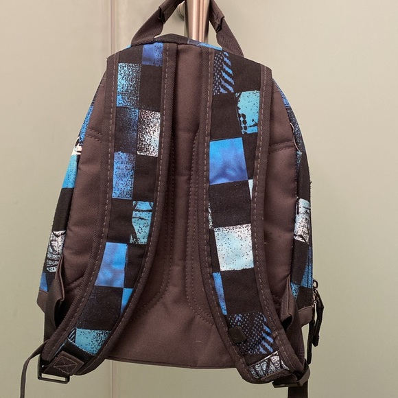 Kids Quicksilver mini backpack. Fit for a preschooler or Kindergartner. - Picture 2 of 4